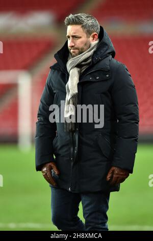 SUNDERLAND, GBR.DÉC 1ER Lee Johnson (gérant) de Sunderland lors du match de Trophée EFL entre Sunderland et Oldham Athletic au Stade de Light, Sunderland, le mercredi 1er décembre 2021.(Credit: Eddie Garvey | MI News) Credit: MI News & Sport /Alay Live News Banque D'Images