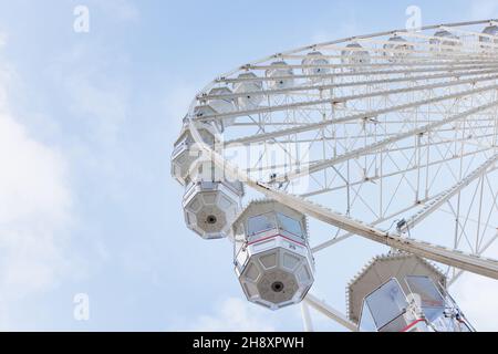 Birmingham West Midlands, Royaume-Uni, 1er décembre 2021 : partie d'une grande roue située sur la place du Centenaire qui offre une vue sur Birmingham. Banque D'Images
