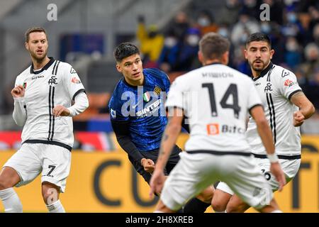 Milan, Italie.1er décembre 2021.Joaquin Correa (19) d'Inter vu pendant la série Un match entre Inter et Spezia à Giuseppe Meazza à Milan.(Crédit photo : Gonzales photo/Alamy Live News Banque D'Images