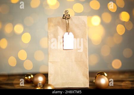 Décoration de Noël de service de livraison de nourriture paquet de papier kraft jetable.Commande prête à l'emploi, emballage écologique recyclable, aucun déchet.Vacances Cat Banque D'Images