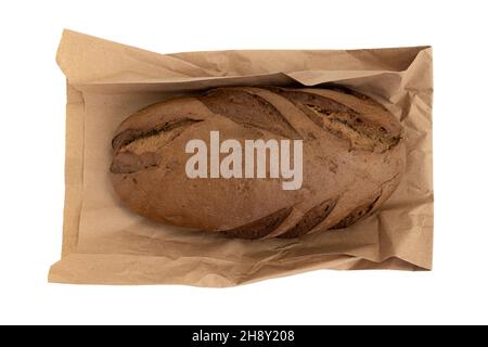 pain délicieux fraîchement cuit, pain de seigle de blé entier sur sac de papier isolé sur fond blanc, style de vie sain, pains sans gluten cuits à livrer Banque D'Images