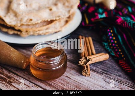 recette mexicaine de buñuelos et ingrédients du dessert traditionnel pour Noël au Mexique Banque D'Images