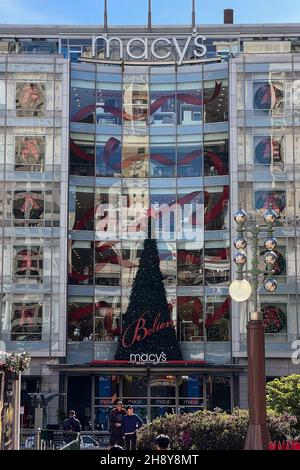 San Francisco, États-Unis.23 novembre 2021.Macy's Union Square au 170 O'Farrell St. à San Francisco, CA.23 novembre 2021 (photo de Samuel Rigelhaupt/Sipa ) Credit: SIPA USA/Alay Live News Banque D'Images