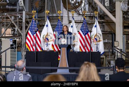 Greenbelt, États-Unis d'Amérique.05 novembre 2021.La vice-présidente américaine Kamala Harris fait des remarques lors de sa visite au Goddard Space Flight Centre, le 5 novembre 2021 à Greenbelt, Maryland.Credit: Taylor Mickal/NASA/Alay Live News Banque D'Images