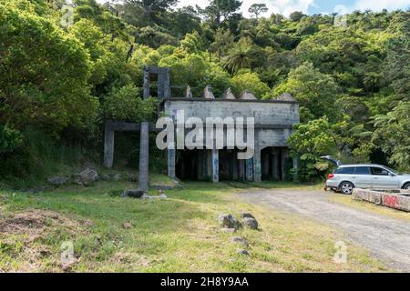 Matériel d'exploitation minière abandonné, piste de randonnée minière te Aroha Mountain Gold, Nouvelle-Zélande Banque D'Images