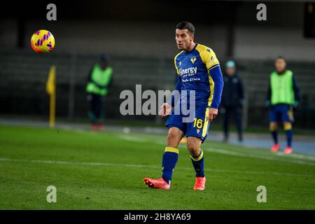 Vérone, Italie.30 novembre 2021.Nicolo Casale (Vérone) portrait en action pendant Hellas Verona FC vs Cagliari Calcio, football italien série A match à Vérone, Italie, novembre 30 2021 crédit: Agence de photo indépendante/Alamy Live News Banque D'Images