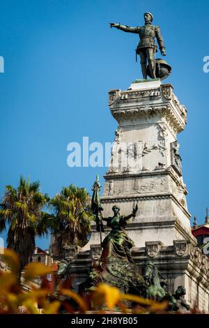 Statues de l'Infante Dom Henrique jardin à Porto, Portugal Banque D'Images