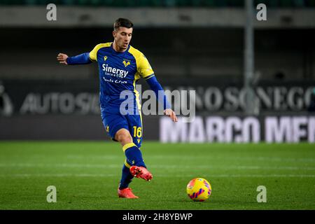 Stade Marcantonio Bentegodi, Vérone, Italie, 30 novembre 2021,Nicolo Casale (Vérone) portrait en action pendant Hellas Verona FC vs Cagliari Calci Banque D'Images