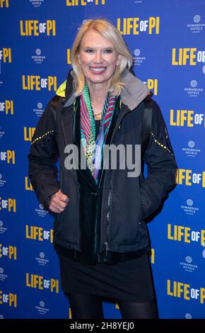 LONDRES - ANGLETERRE DEC 2: Anneka Rice participe à la soirée d'ouverture 'Life of Pi' au Wyndham Theatre, Londres, Angleterre, le 2 décembre 2021.Photo de Gary Mitchell/Alay Live News Banque D'Images