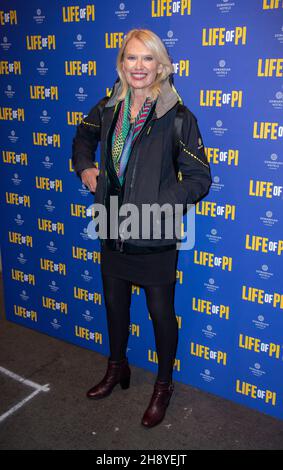 LONDRES - ANGLETERRE DEC 2: Anneka Rice participe à la soirée d'ouverture 'Life of Pi' au Wyndham Theatre, Londres, Angleterre, le 2 décembre 2021.Photo de Gary Mitchell/Alay Live News Banque D'Images