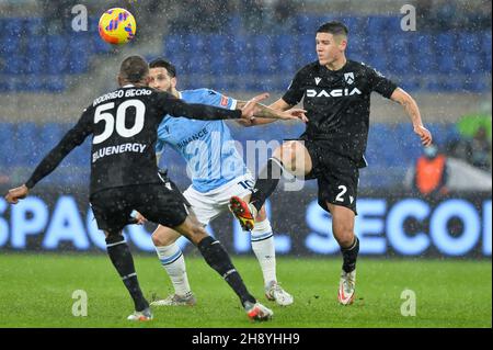 ROME, ITALIE - 2 DÉCEMBRE: Nehuen Perez d'Udinese Calcio passe le ballon pendant la série Un match entre SS Lazio et Udinese Calcio au Stadio Olimpico le 2 décembre 2021 à Rome, Italie (photo de Ciro Santangelo/Orange Pictures) Banque D'Images
