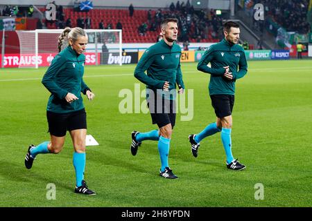 Leverkusen, Allemagne.Crédit : D. 25 novembre 2021.Arbitre football/Soccer : UEFA Europa League groupe Stage Groupe G match entre Bayer Leverkusen 3-2 Celtic à BayArena à Leverkusen, Allemagne.Credit: D .Nakashima/AFLO/Alamy Live News Banque D'Images