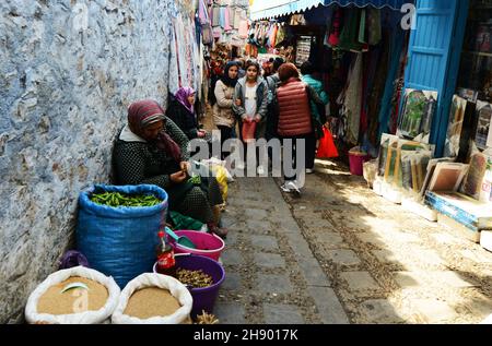 Le marché haut en couleur de la médina de Chefchaouen, au Maroc. Banque D'Images