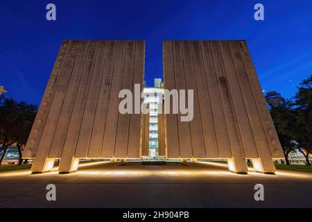 Vue nocturne de la John F. Kennedy Memorial Plaza à Oklahoma Banque D'Images