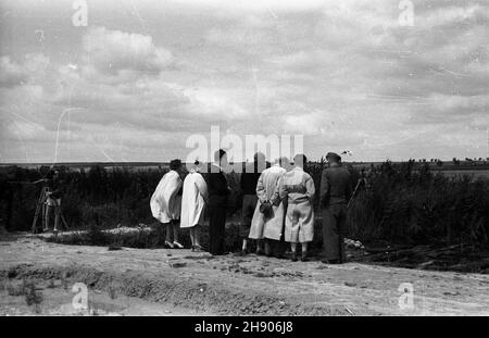 Biskupin, 1947.Wykopaliska nad brzegiem Jeziora Biskupiñskiego. mw PAP Dok³adny miesi¹c i dzieñ wydarzenia nieustalone.Biskupin, 1947.Fouilles sur la rive du lac Biskupinskie. mw PAP Banque D'Images