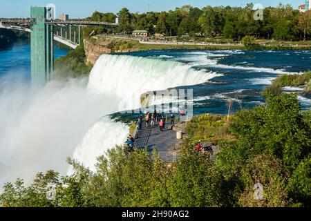 Niagara Falls, New York, États-Unis d'Amérique – 12 septembre 2016.Chutes Niagara sur la rivière Niagara le long de la frontière canado-américaine. Banque D'Images