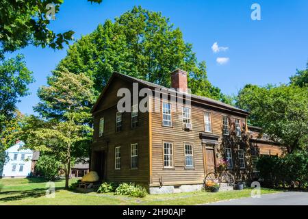 Deerfield, Massachusetts, États-Unis d'Amérique – 16 septembre 2016.Maison en bois historique à Deerfield, ma. Banque D'Images