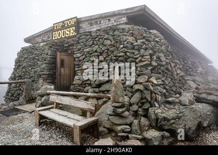 Mount Washington, New Hampshire, États-Unis d'Amérique – 18 septembre 2016.Tip-Top House située directement à côté du sommet du mont WASHIN Banque D'Images