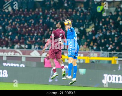 Turin, Italie - 2 décembre 2021, Ola Aina (Torino FC) pendant le championnat italien Serie Un match de football entre Torino FC et Empoli FC le 2 décembre 2021 au Stadio Olimpico Grande Torino à Turin, Italie - photo: Nderim Kaceli/DPPI/LiveMedia Banque D'Images