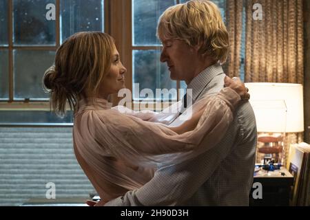 OWEN WILSON et JENNIFER LOPEZ en ME MARIENT (2022), dirigé par KAT COIRO.Credit: Kung Fu Monkey Productions/Nuyorican Productions/Perfect World Pictures/Universal Pictures / Album Banque D'Images