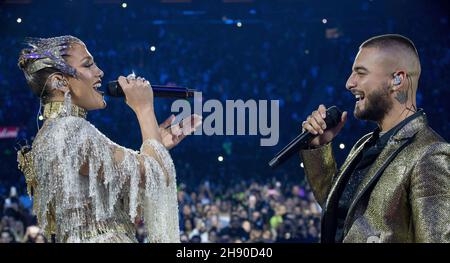 JENNIFER LOPEZ et MALUMA dans ME MARIER (2022), dirigé par KAT COIRO.Credit: Kung Fu Monkey Productions/Nuyorican Productions/Perfect World Pictures/Universal Pictures / Album Banque D'Images