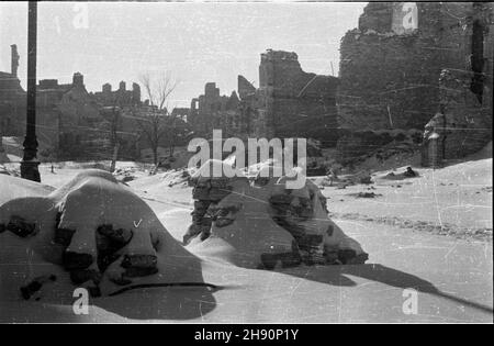 Varsovie, 1947-02-26.Ruiny kamienic Starego Miasta. Ad PAP Varsovie, 26 février 1947.Les ruines des maisons de résidence de la vieille ville. Ad PAP Banque D'Images