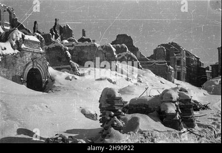 Varsovie, 1947-02-26.Ruiny kamienic przy Rynku Starego Miasta - Strona Ko³³ataja. mta PAP Varsovie, 26 février 1946.Ruines de maisons en tenement sur la place du marché de la vieille ville - côté Kolataj. mta PAP/PAP Banque D'Images