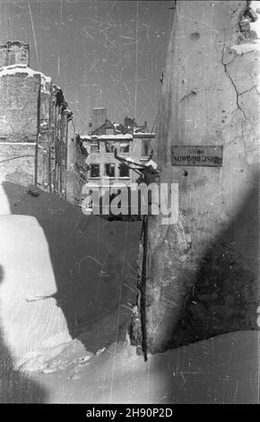 Varsovie, 1947-02-26.Ruiny kamienic Nowego Miasta przy ulicy Nowomiejskiej. Ad PAP Varsovie, 26 février 1947.Les ruines de la ville nouvelle maisons de logement sur la rue Nowomiejska. Ad PAP Banque D'Images