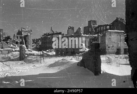 Varsovie, 1947-02-26.Ruiny kamienic Starego Miasta. Ad PAP Varsovie, 26 février 1947.Les ruines des maisons de résidence de la vieille ville. Ad PAP Banque D'Images