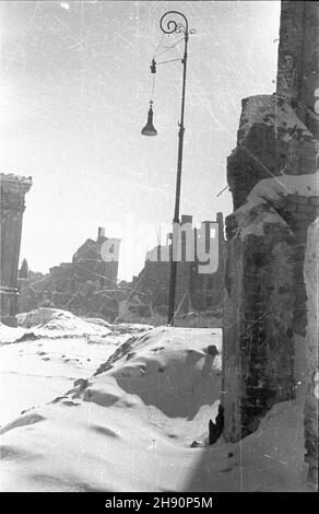 Varsovie, 1947-02-26.Ruiny kamienic Starego Miasta. Ad PAP Varsovie, 26 février 1947.Les ruines des maisons de résidence de la vieille ville. Ad PAP Banque D'Images