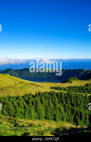 Lagoa Azul, Sete Cidades, île de São Miguel, Açores, Açores, Portugal, Europe. Banque D'Images