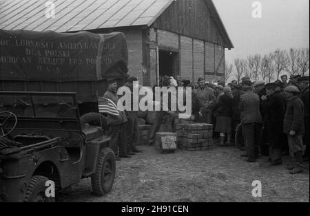 Polska, 1947-04.Pomoc humanitarna od organizacji relief américain pour la Pologne.roz³adunek darów. kw PAP Dok³adny dzieñ wydarzenia nieustalony.Pologne, avril 1947.Aide humanitaire de l'aide américaine pour la Pologne.Photo : déchargement de cadeaux. kw PAP Banque D'Images