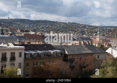 Vue aérienne de Budapest, quartier de Buda, prise de vue grand angle de la ville. Banque D'Images