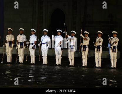 Mumbai, Inde.02e décembre 2021.Les commandos de la Marine indienne répètent à Gateway of India à Mumbai.La Journée de la Marine sera célébrée le 4 décembre 2021.(Photo par Ashish Vaishnav/SOPA Images/Sipa USA) crédit: SIPA USA/Alay Live News Banque D'Images