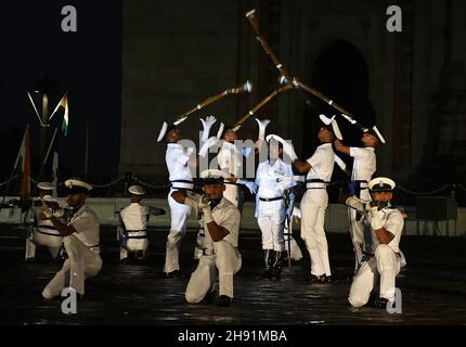 Mumbai, Inde.02e décembre 2021.Les commandos de la Marine indienne répètent avant la journée de la Marine à Mumbai.La Journée de la Marine sera célébrée le 4 décembre 2021.(Photo par Ashish Vaishnav/SOPA Images/Sipa USA) crédit: SIPA USA/Alay Live News Banque D'Images