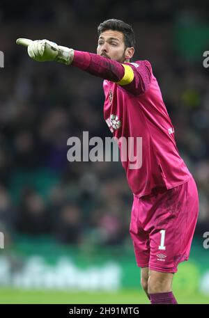 Glasgow, Écosse, 2 décembre 2021.Craig Gordon of Hearts lors du match de la Premier League écossaise au Celtic Park, Glasgow.Le crédit photo devrait se lire: Neil Hanna / Sportimage Banque D'Images