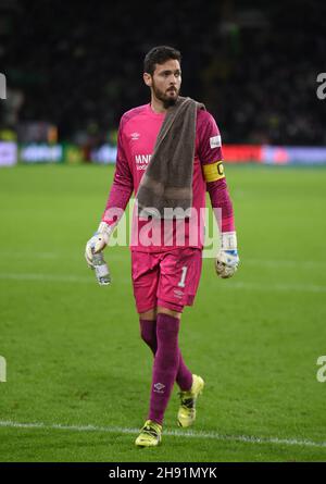 Glasgow, Écosse, 2 décembre 2021.Craig Gordon of Hearts lors du match de la Premier League écossaise au Celtic Park, Glasgow.Le crédit photo devrait se lire: Neil Hanna / Sportimage Banque D'Images