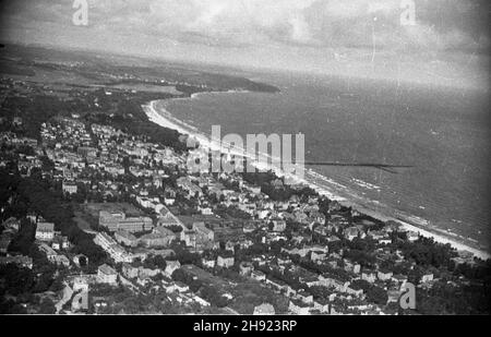 Sopot, 1947-05.Widok lotniczy miasta i Zatoki Gdañskiej od strony l¹du. bb/gr PAP Dok³adny dzieñ wydarzenia nieustalony.Sopot, mai 1947.Vue panoramique sur Sopot et la baie de Gdanska. bb/gr PAP Banque D'Images