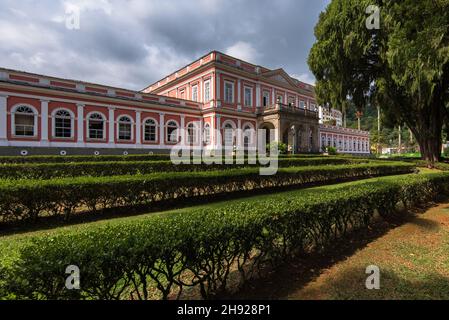 Petropolis, Brésil - 17 mai 2018 : le Palais impérial est un lieu historique et il est maintenant un musée historique et culturel, ouvert au public. Banque D'Images