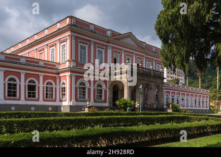 Petropolis, Brésil - 17 mai 2018 : le Palais impérial est un lieu historique et il est maintenant un musée historique et culturel, ouvert au public. Banque D'Images