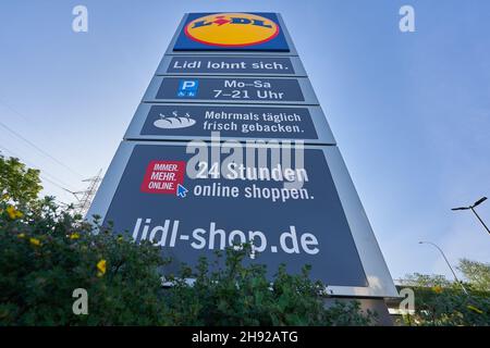 Altbach, Allemagne - 08 mai 2020: Lidl est une société de rabais basée à Neckarsulm à Baden-Wuerttemberg.Altbach, Allemagne. Banque D'Images