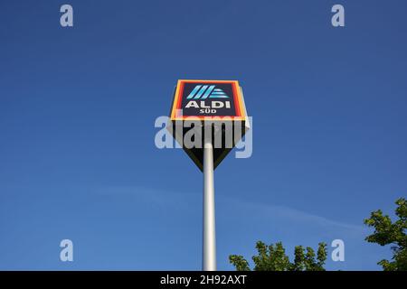 Altbach, Allemagne - 08 mai 2020 : Aldi signifie Albrecht Discount. Altbach, Allemagne. Banque D'Images