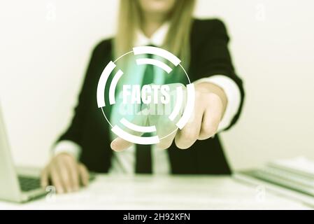 Écriture affichant des variables de texte.Informations de vitrine d'affaires utilisées comme preuve ou partie de rapport article de nouvelles blog expliquant le problème d'entreprise, Résumé Banque D'Images