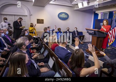 Washington DC, États-Unis.03ème décembre 2021.Le secrétaire de presse de la Maison Blanche, Jen Psaki, s'adresse aux journalistes à la Maison Blanche à Washington, DC, le vendredi 3 décembre 2021.Photo par Tasos Katopodis/UPI crédit: UPI/Alay Live News Banque D'Images