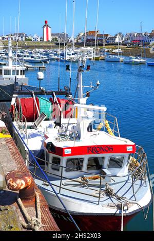 LE GUILVINEC, FRANCE -13 AOÛT 2021- vue sur les bateaux de pêche dans le Guilvinec, un port majeur pour la pêche dans le département du Finistère en Bretagne, France. Banque D'Images