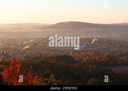 Bayreuth un matin brumeux , vu de Siegesturm Banque D'Images