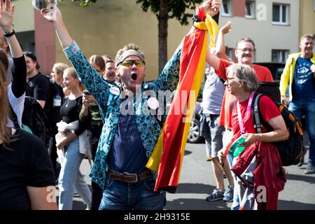 Berlin, Allemagne.28 août 2021.Des milliers de marche à Berlin contre les règles de la COVID en août 2021.Dans le passé, les autorités de Berlin ont interdit plusieurs manifestations prévues de manifestants anti-COVID détenus à Querdenken.La police anti-émeute de Berlin a utilisé des pulvérisations de poivre et de la force physique pour tenter de briser les manifestations.les manifestations contre le blocage du coronavirus en Allemagne ont attiré un mélange de groupes, y compris des activistes anti-vaccination, des théoriciens du complot et de l'extrême droite.(Photo de Michael Kuenne/PRESSCOV/Sipa USA) crédit: SIPA USA/Alay Live News Banque D'Images