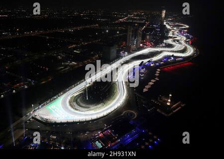 3 décembre 2021, circuit de la corniche de Jeddah, Jeddah, Grand Prix de Formule 1 d'Arabie Saoudite, sur la photo, le nouveau circuit de Formule 1 à Jeddah l'après-midi du point de vue de l'hélicoptère. Banque D'Images