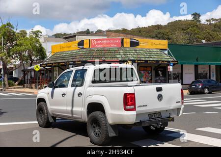 Volkswagen amarok pick up camion ute véhicule I blanc conduite à Sydney, Australie Banque D'Images