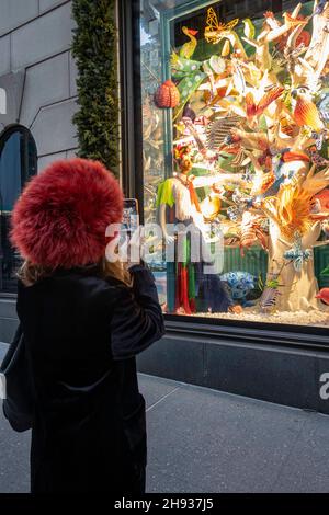 Bergdorf Goodman Holiday Window Display, NYC 2022 Stock Photo - Alamy